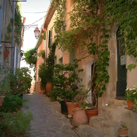 Hébergement de vacances Authenticité Sérénité Au Cœur Des Vignes Maison T3 à *